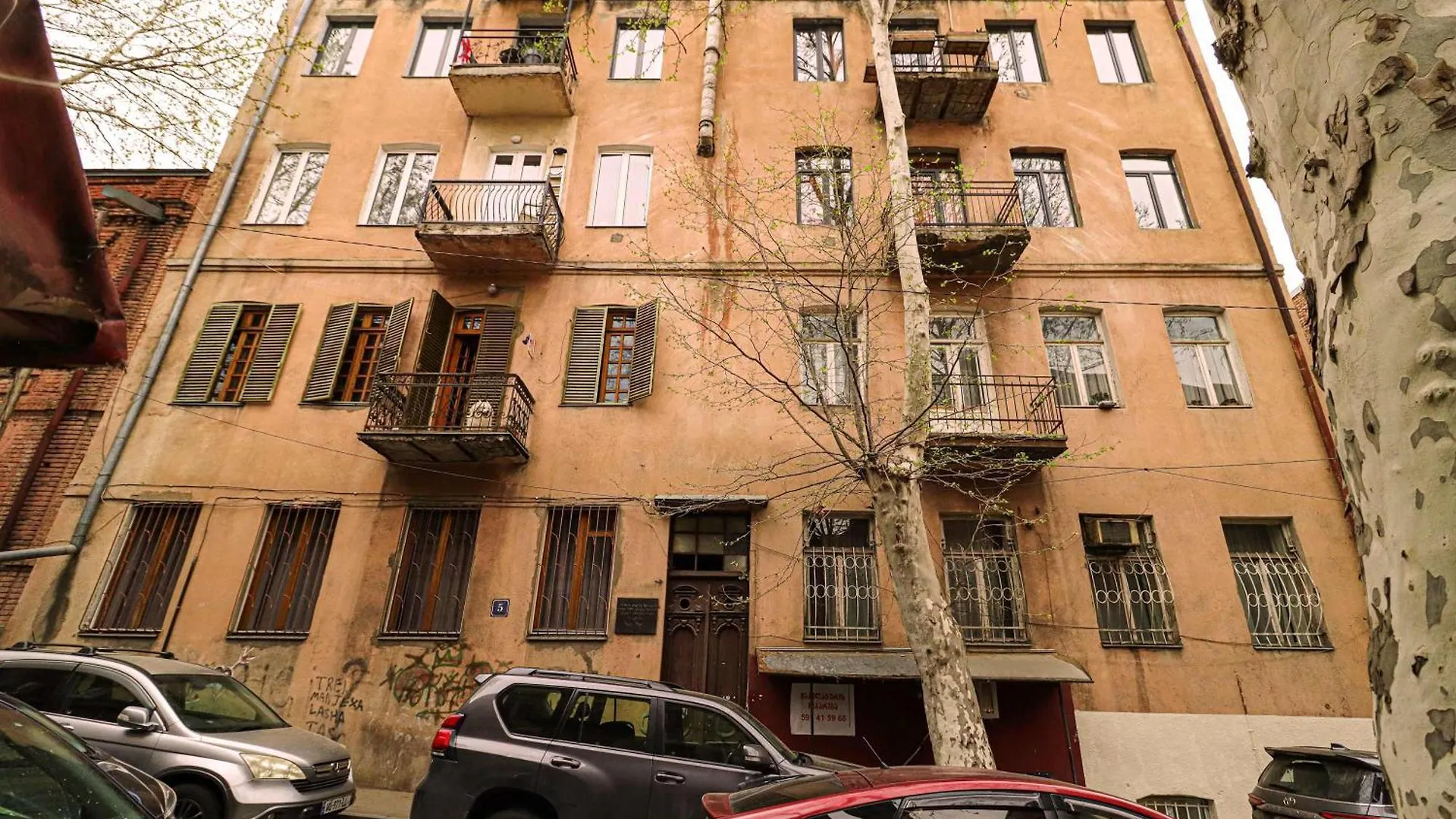 3Br Central And Spacious Apt Vera - By Wehost Tbilisi Georgien
