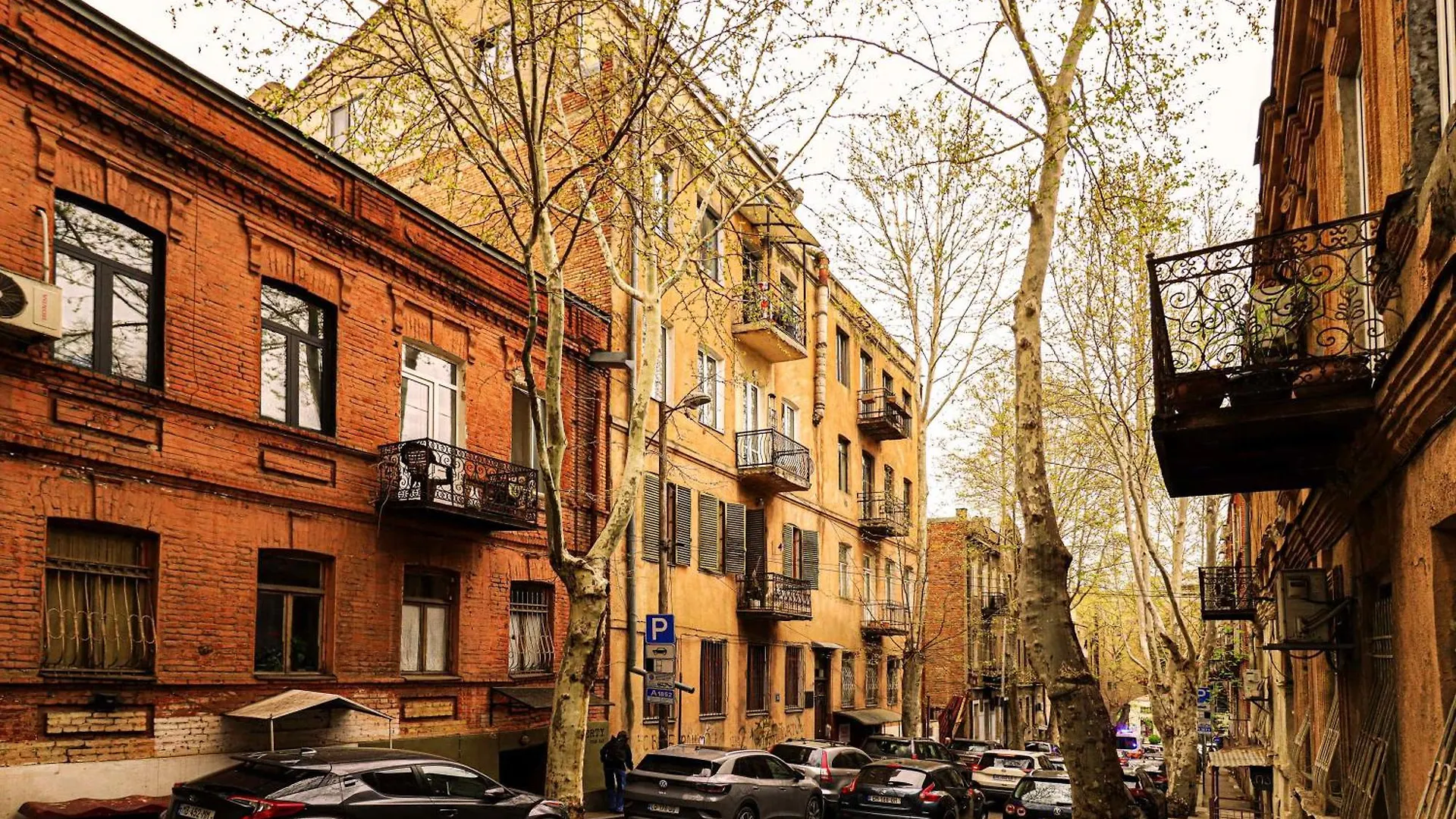 3Br Central And Spacious Apt Vera - By Wehost Tbilisi