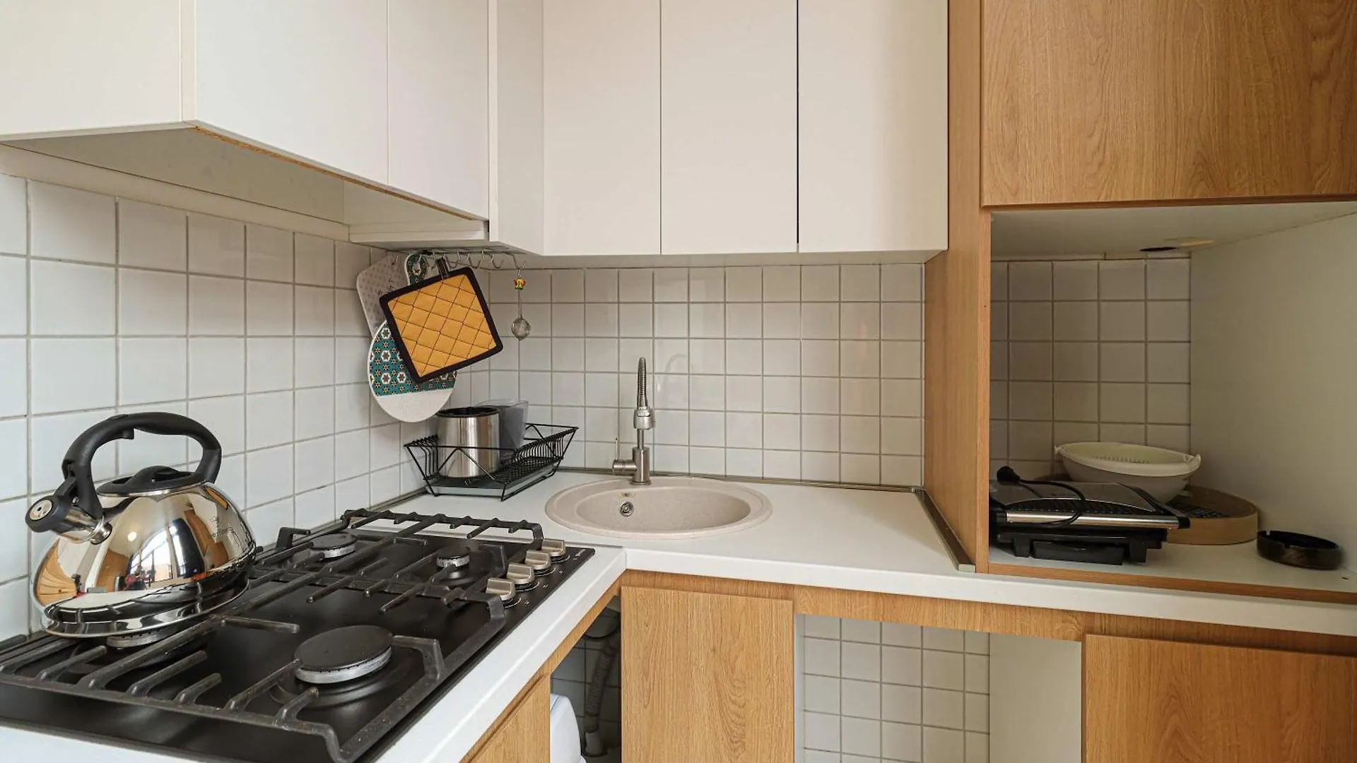3Br Central And Spacious Apt Vera - By Wehost Tbilisi 0*,
