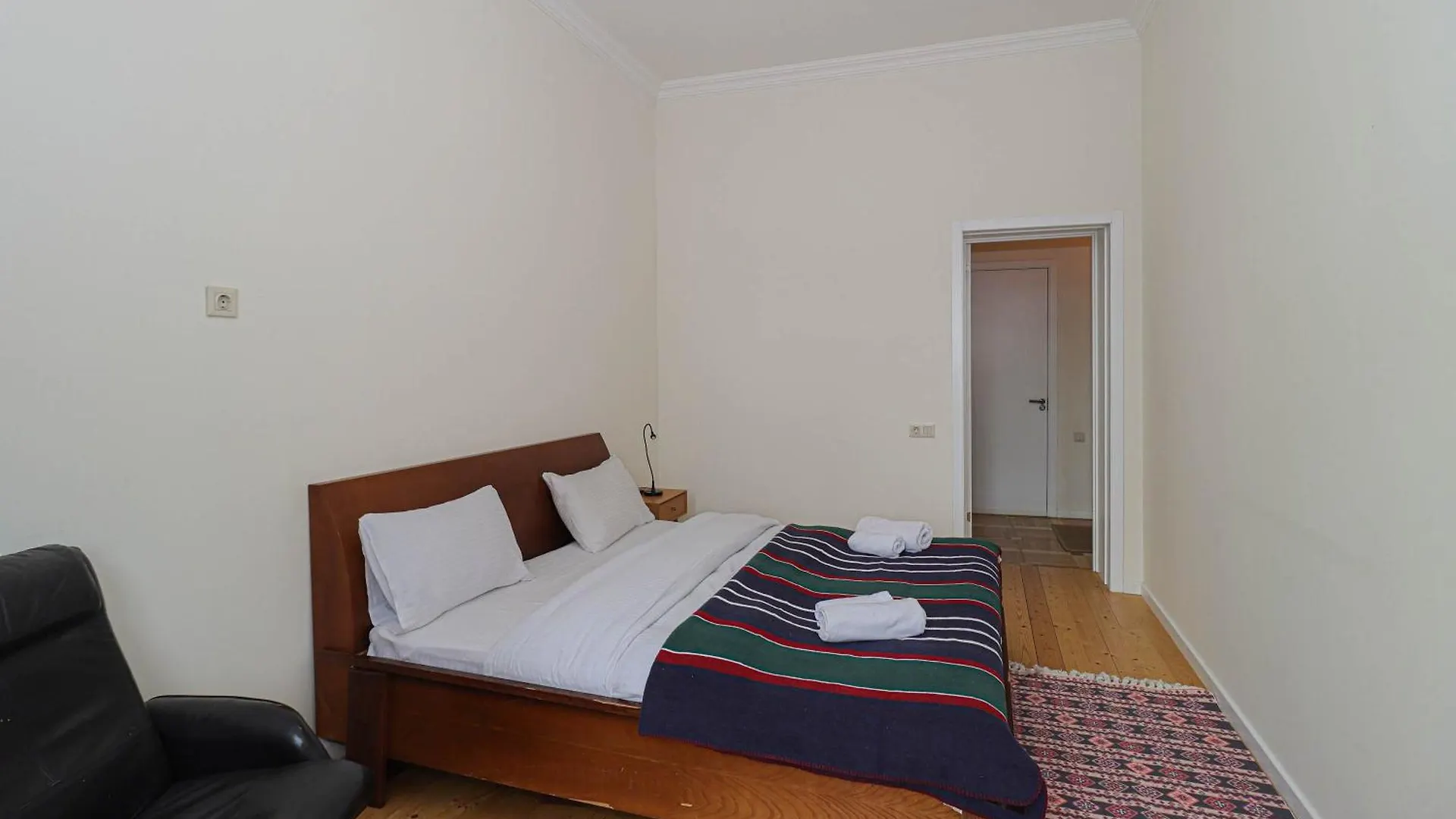 3Br Central And Spacious Apt Vera - By Wehost Tbilisi Georgien