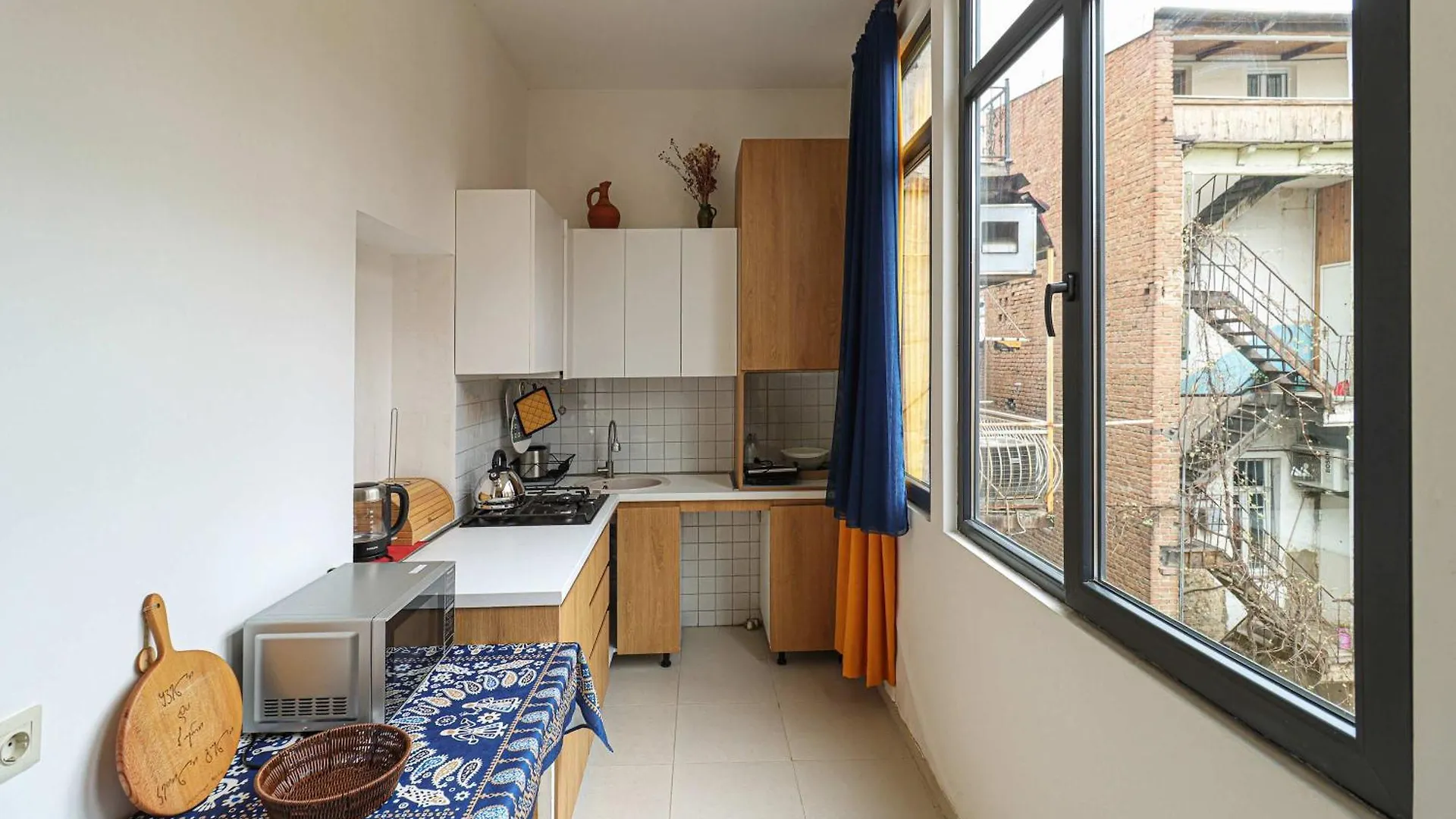 3Br Central And Spacious Apt Vera - By Wehost Tbilisi